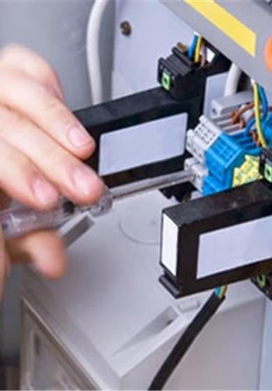 Bảo trì & Sửa chữa Thang Máy 24/7 | Hoàng Triều