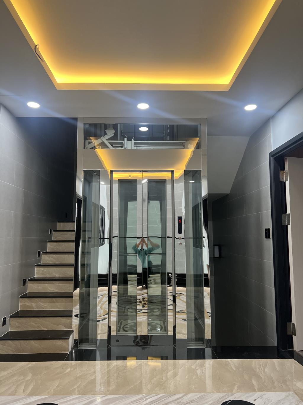 So sánh, lựa chọn thang máy cho gia đình