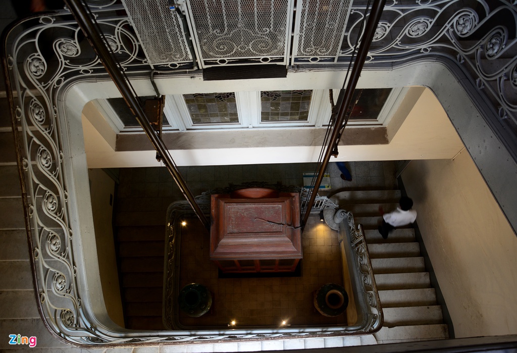 Chiếc thang máy cổ điển nhất Việt Nam, đã hơn trăm tuổi tại Sài Gòn
